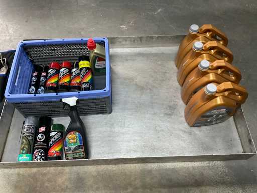 Castrol 10 W 60 Olie met lekbak en toebehoren (4x)