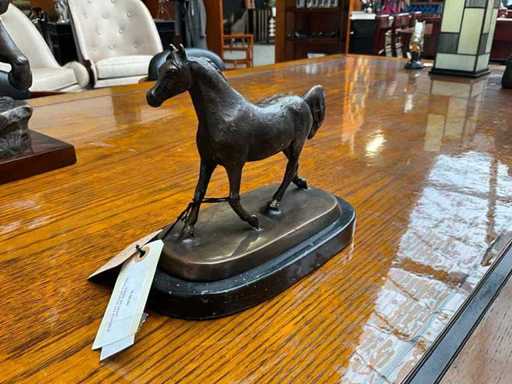 Petit cheval sur marbre Statue