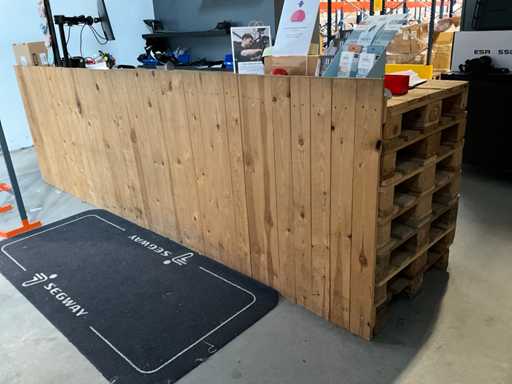 Winkel toonbank met randapparatuur