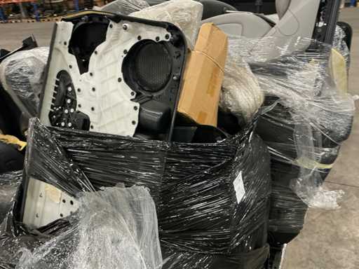 Batch of Mercedes-Benz car interior parts