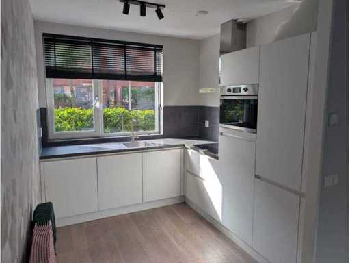 Kitchen with Indesit/Siemens appliances
