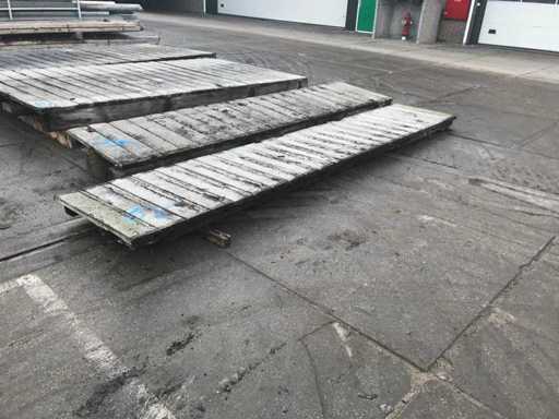 Section du tablier en bois dur du pont