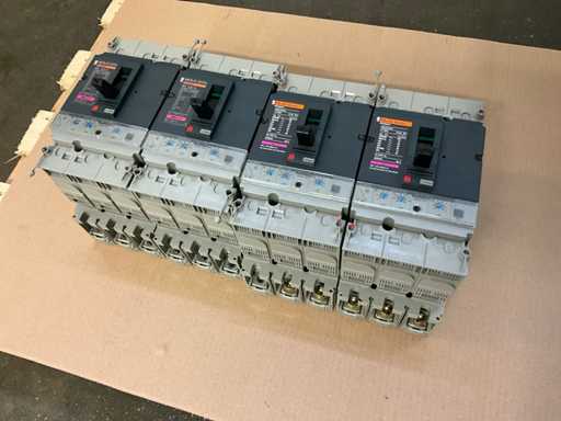Merlin Gerin Compact NS 250 H/ 250 A MCCB circuit breaker (4x)