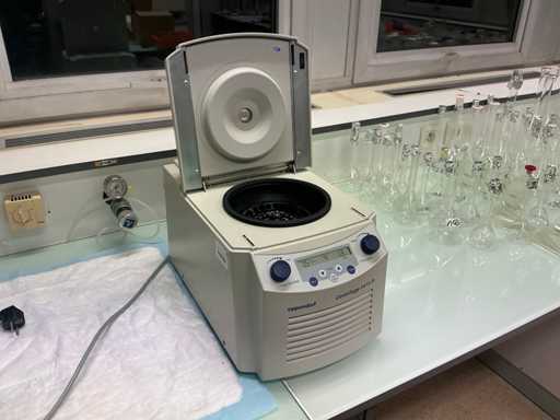 Eppendorf 5415 R Centrifuge