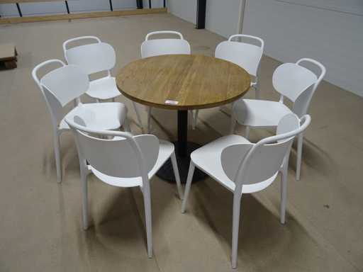 Table ronde avec 7 chaises