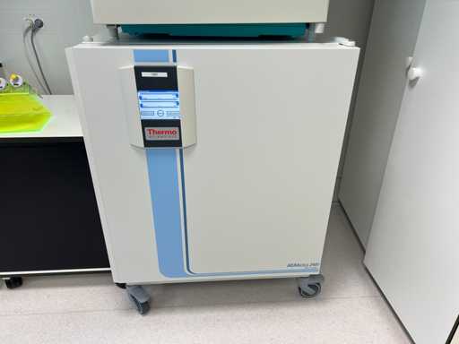 Thermo Scientific - 2023 - HERACELL 240 i GP INCUBATOR - Incubateur à CO2