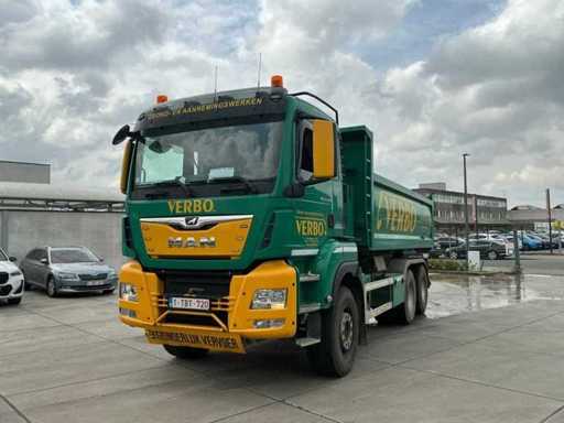 MAN TGS 33.500 Truck with container chassis
