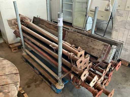 Batch of various braces (24x)