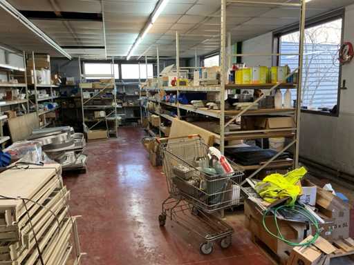 Batch of various fasteners and construction accessories