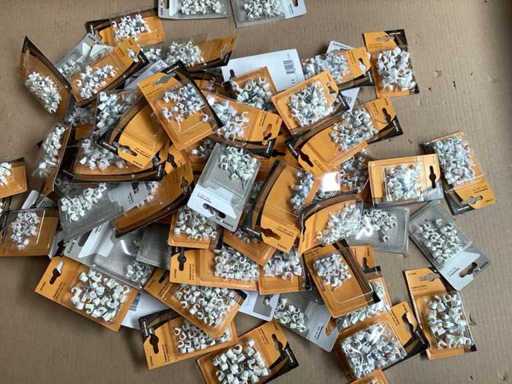 Viele verschiedene Kabelclips mischen