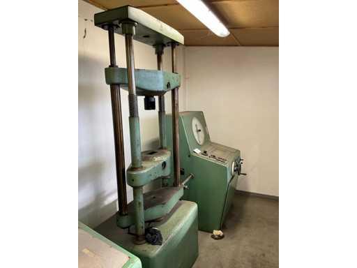 VEB - 282 - Universal materials testing machine for spare parts - 1965