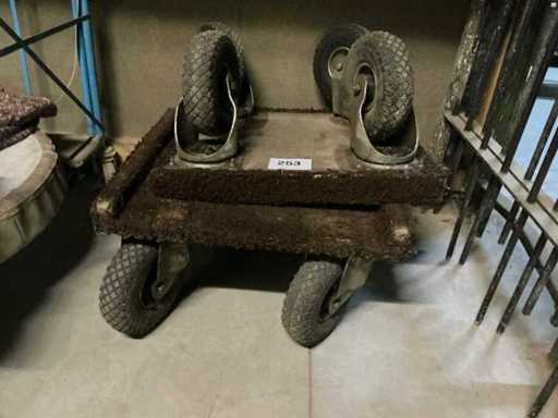 Tramways à quai (2x)