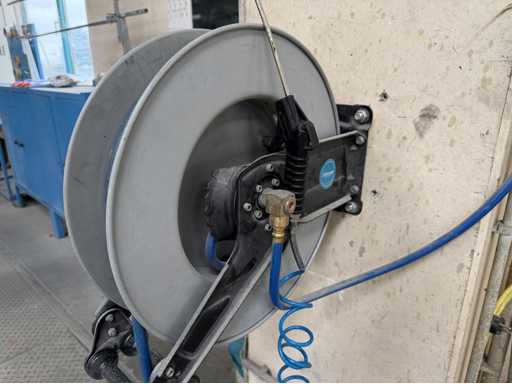 Distributeur de tuyaux d’avion