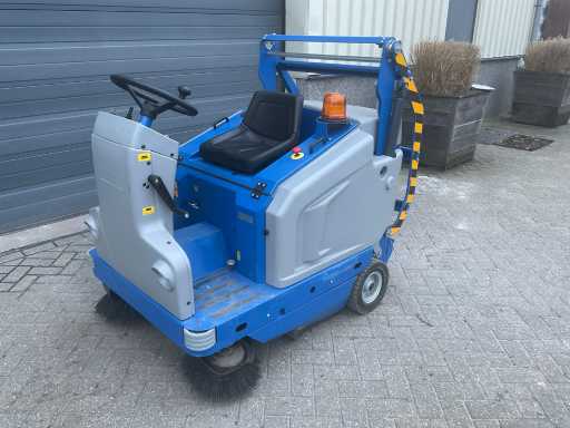 2012 Blue Q78 Sweeper autopropulsat