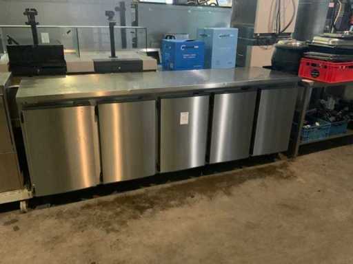 Stół roboczy ze stali nierdzewnej