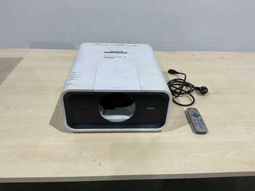 Sanyo PLC-XP100L Data Projector