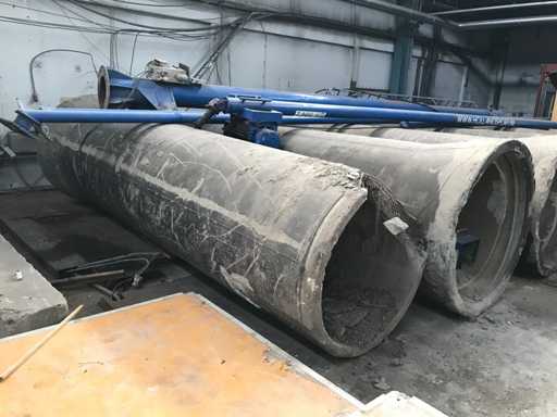 Concrete pipes (5x)