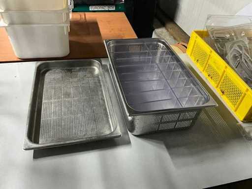 Perforowane pojemniki 1/1 GN (2x)