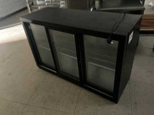 Husky C3s-865-bk-nl Bar cooler/display cooler