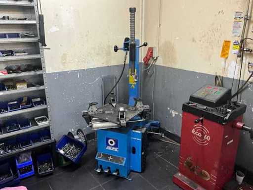 Dispositivo di smontaggio delle gomme Giuliano S 109 2006