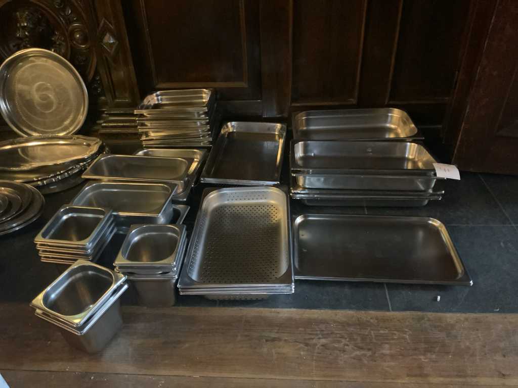Gastronorm containers (approx. 45)