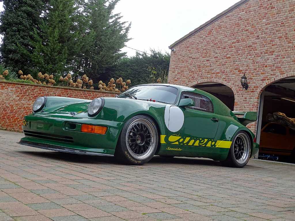 Voiture de course Porsche 911