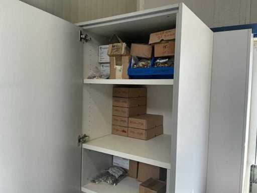 Lotto di fissaggi, cerniere e serrature