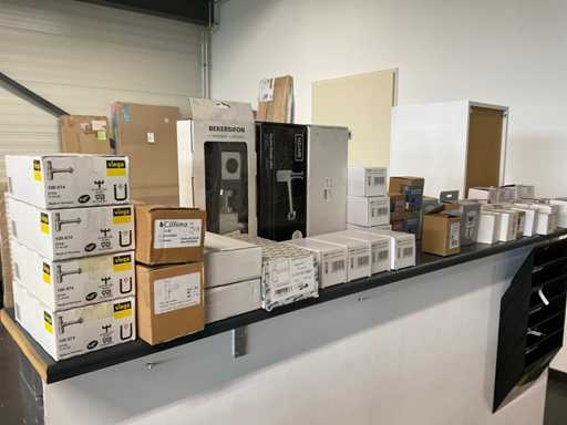 Lot de siphons et bouchons de vidange