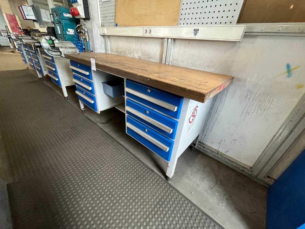 Garant Workbench with content and bench vice