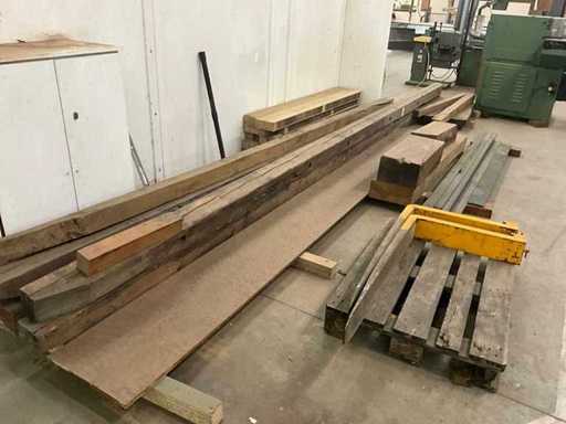 Série de poutres en bois dur