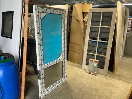 Porte en plastique avec cadre