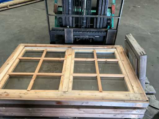 Partij ramen dubbelglas in kozijn