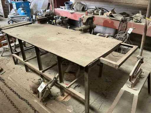 Metalen werkbank