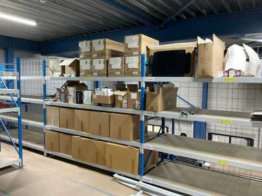 Lotto di prodotti per unghie e vari