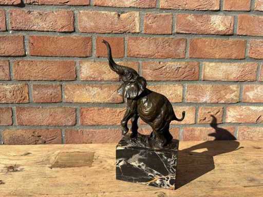 Sculptuur olifant brons