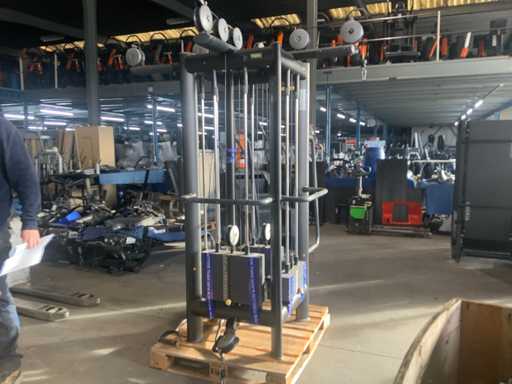 Technogym selection line cable toren Krachtstation