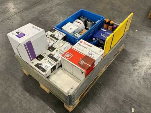 Grande lotto di attrezzature per l'installazione