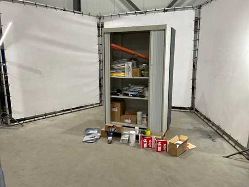 Metalen kast met inhoud