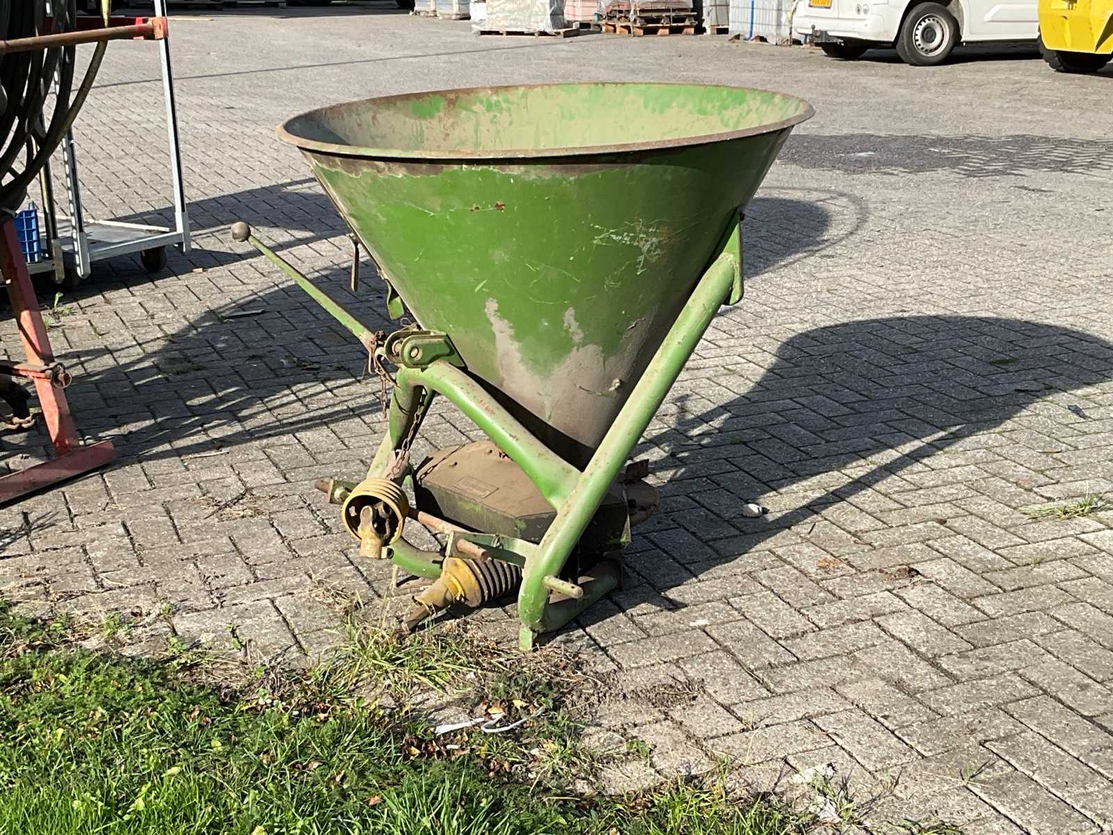 Amazone – EK 300 – Fertilizer spreader