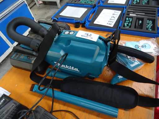 Makita - DCL184 - Hand Vacuum Cleaner