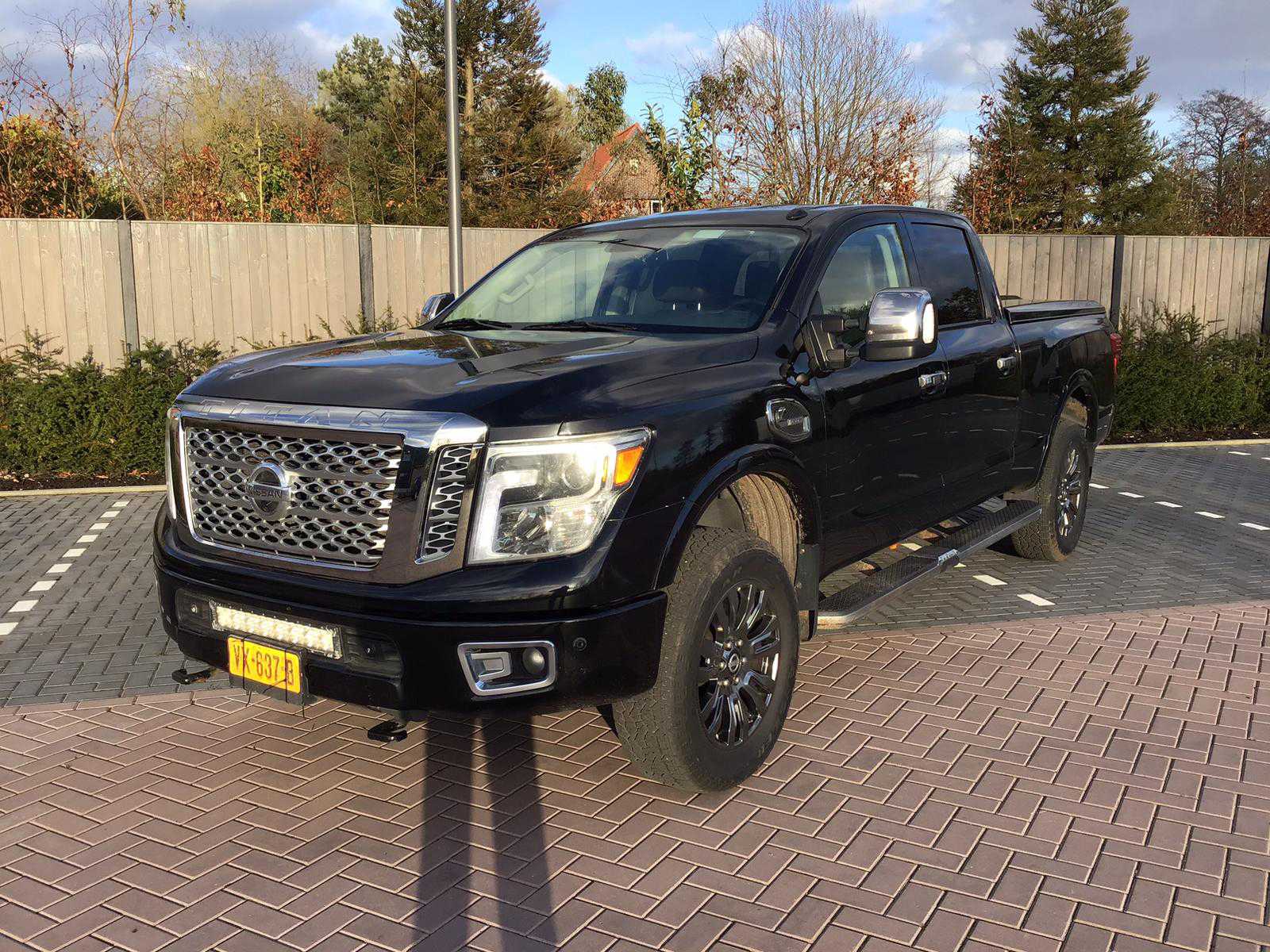 Nissan Titan Pickup 2016