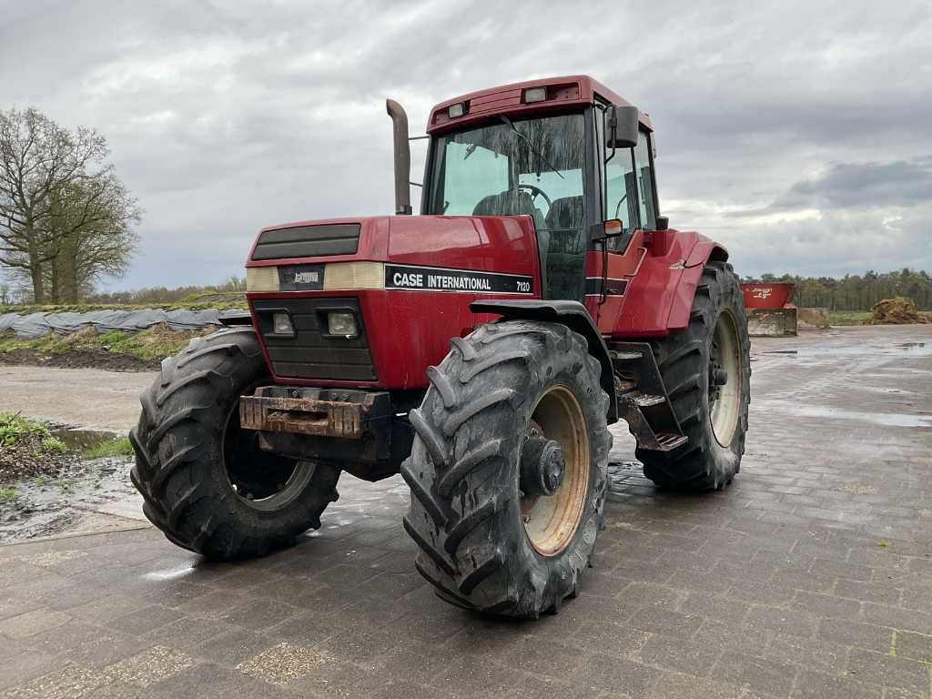 Case International 7120 Tractor agricol cu tracțiune integrală