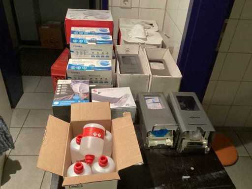 Mascherine protettive, disinfettanti e un misto