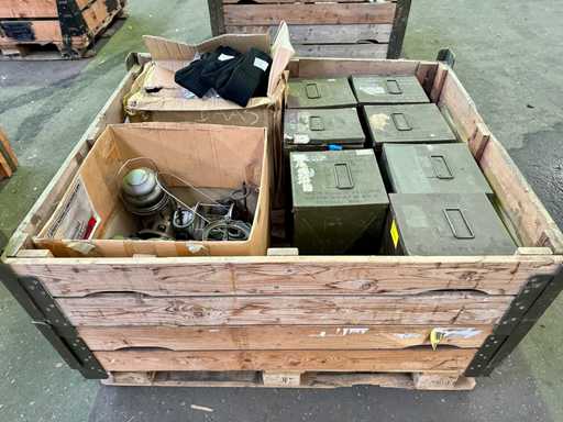 Batch of various army equipment