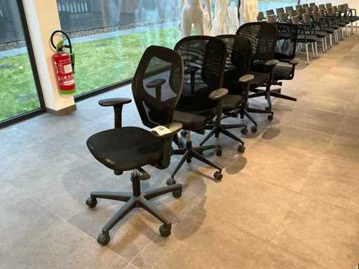 Verschiedene Bürostühle (5x)