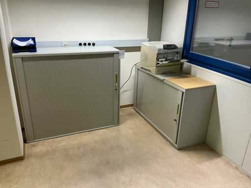 File cabinet (2x)
