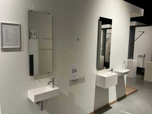Various washbasins (3x)