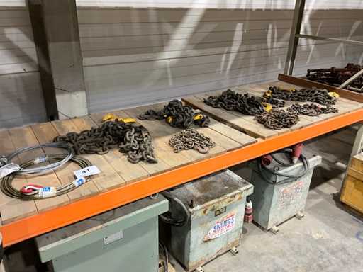 Charge verschiedener Hebeketten