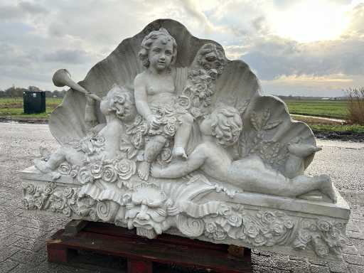 Statuie de gr?din? cu puttis