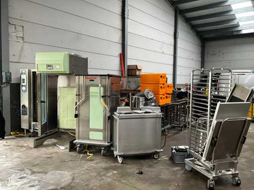 Complete inboedel keuken restaurant.